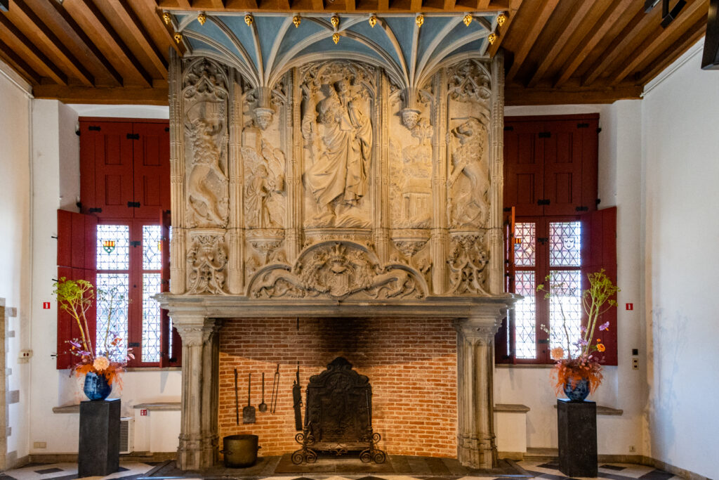 Middeleeuwse schouw in een historisch gebouw