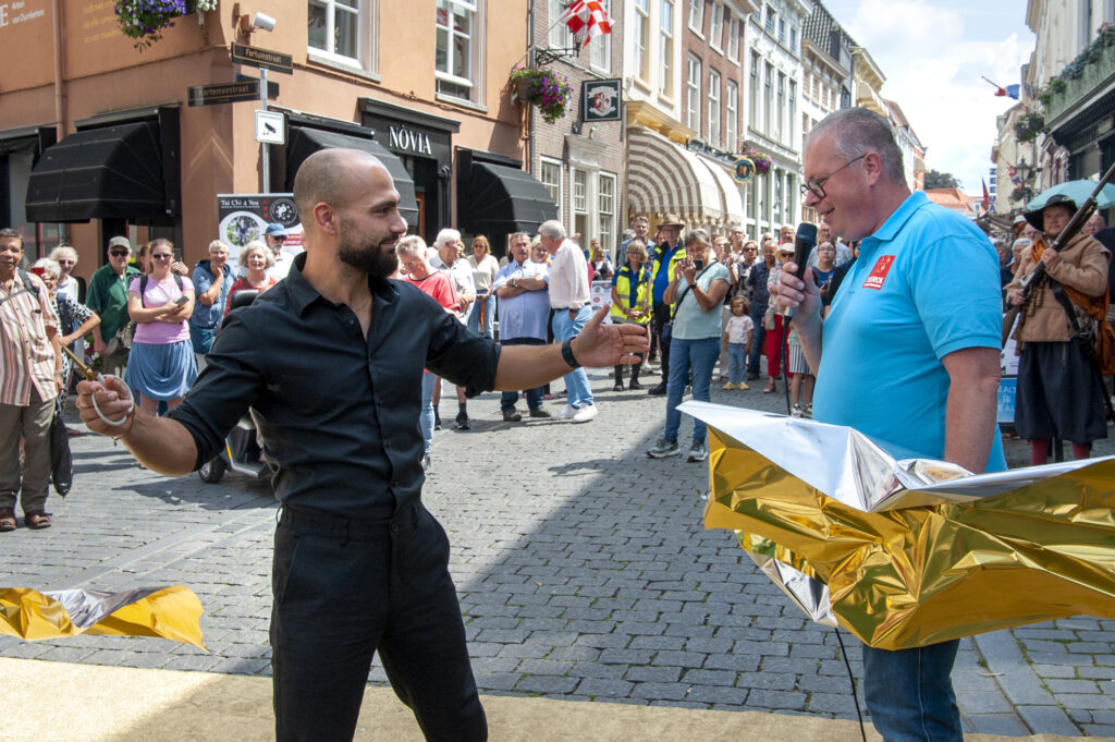 Straatoptreden trekt publiek in de stad - Bergen op Zoom