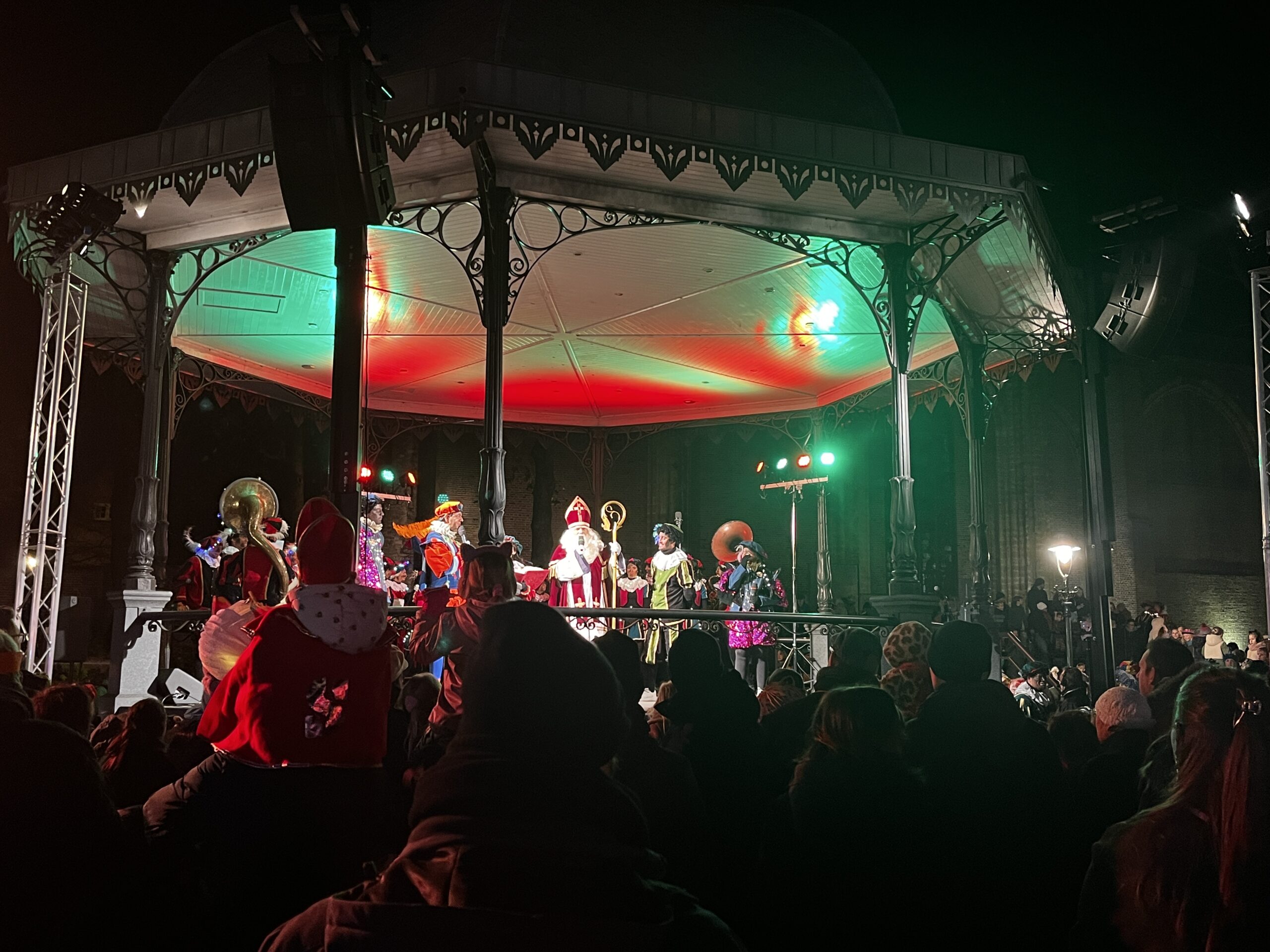 Optreden in muziektent tijdens nachtelijk evenement - Bergen op Zoom