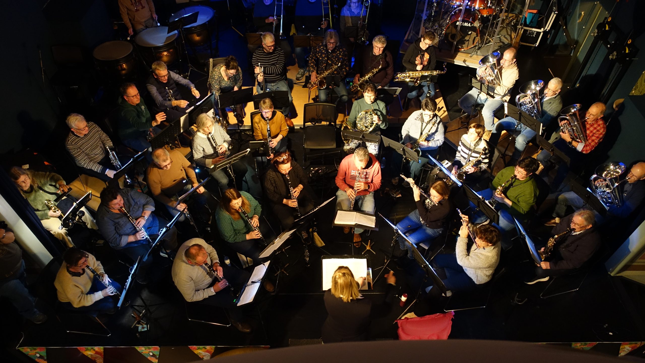 Muziekensemble repeteert in concertzaal - Bergen op Zoom