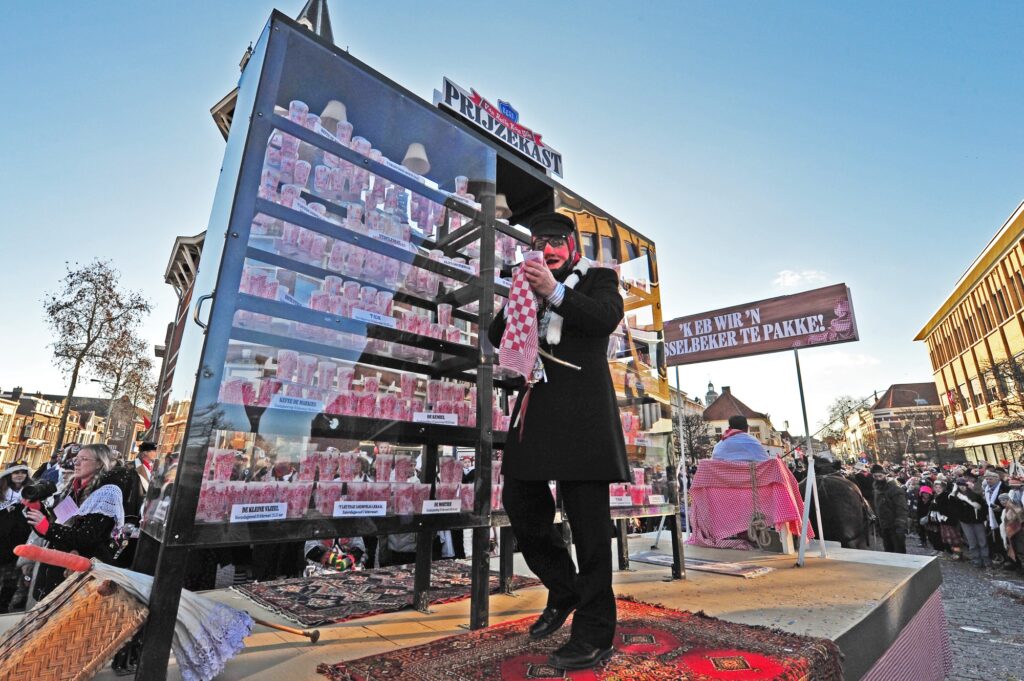 Man op podium tijdens carnavalsevenement - Bergen op Zoom