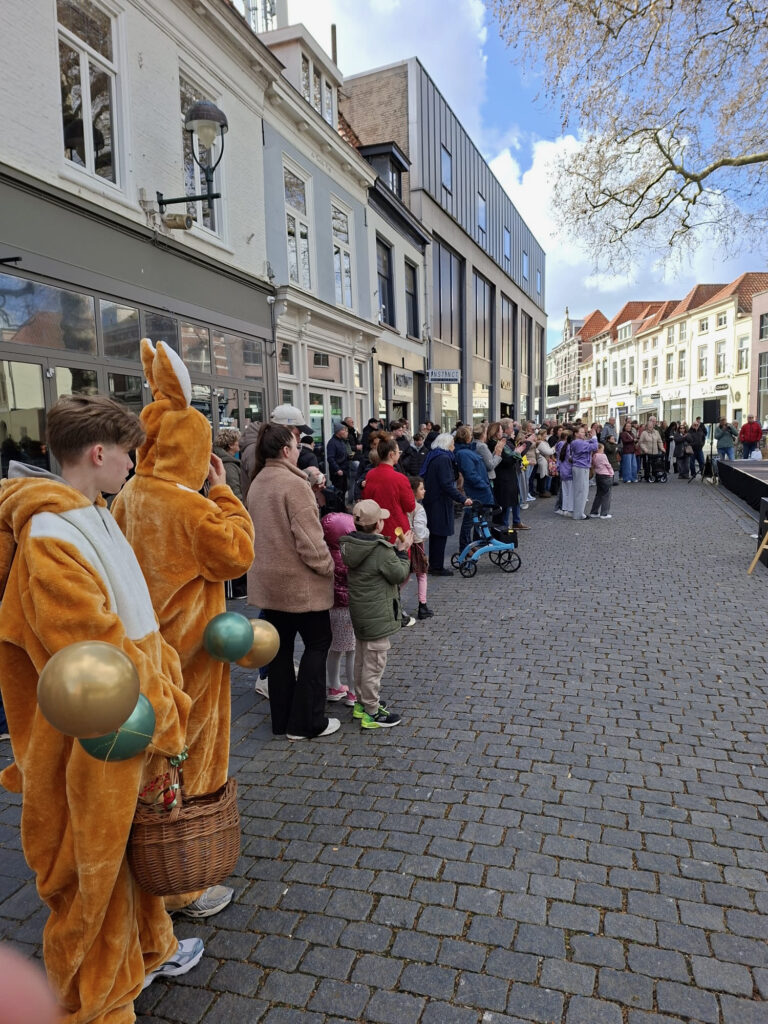 Publieke bijeenkomst in de straat - Bergen op Zoom