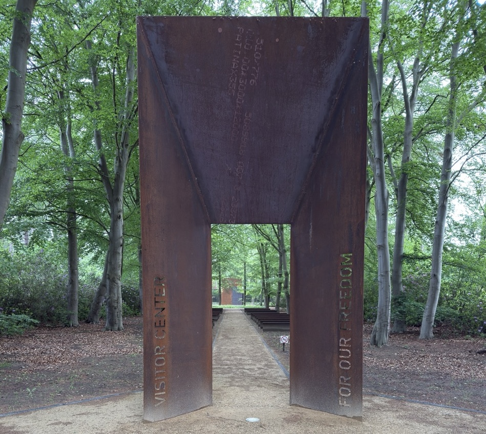 Visitez le Centre d'accueil des cimetières d'honneur et découvrez les histoires derrière notre liberté